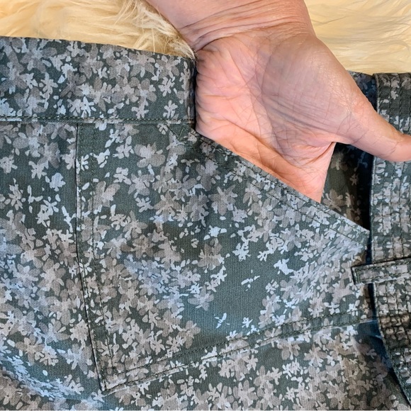 NWT Belted floral short can be rolled up - Picture 9 of 16